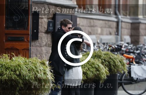 Amsterdam 27 januari 2018 
Martijn Krabbe en zijn vriendin Noi Pakon verlaten het conservatorium Hotel op Martijn zijn vespa scooter
