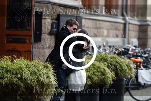 Amsterdam 27 januari 2018 
Martijn Krabbe en zijn vriendin Noi Pakon verlaten het conservatorium Hotel op Martijn zijn vespa scooter
