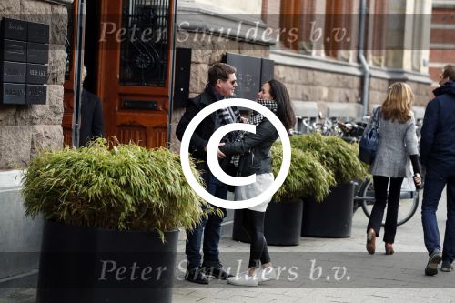 Amsterdam 27 januari 2018 
Martijn Krabbe en zijn vriendin Noi Pakon verlaten het conservatorium Hotel op Martijn zijn vespa scooter