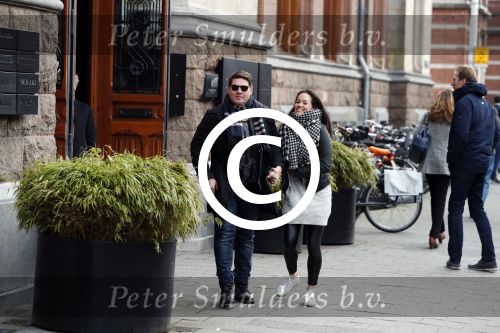 Amsterdam 27 januari 2018 
Martijn Krabbe en zijn vriendin Noi Pakon verlaten het conservatorium Hotel op Martijn zijn vespa scooter