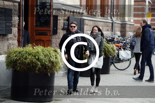 Amsterdam 27 januari 2018 
Martijn Krabbe en zijn vriendin Noi Pakon verlaten het conservatorium Hotel op Martijn zijn vespa scooter