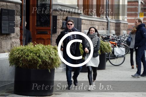 Amsterdam 27 januari 2018 
Martijn Krabbe en zijn vriendin Noi Pakon verlaten het conservatorium Hotel op Martijn zijn vespa scooter