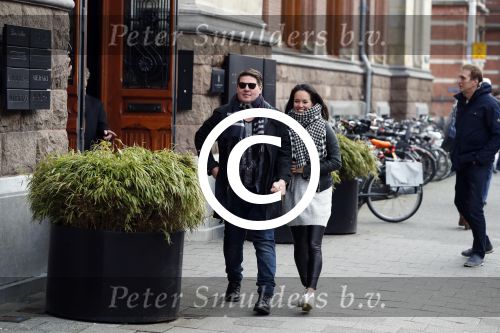 Amsterdam 27 januari 2018 
Martijn Krabbe en zijn vriendin Noi Pakon verlaten het conservatorium Hotel op Martijn zijn vespa scooter