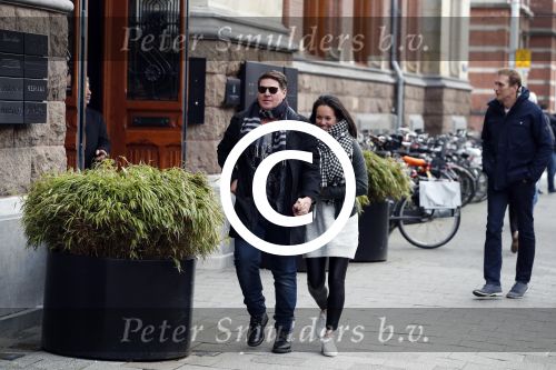 Amsterdam 27 januari 2018 
Martijn Krabbe en zijn vriendin Noi Pakon verlaten het conservatorium Hotel op Martijn zijn vespa scooter