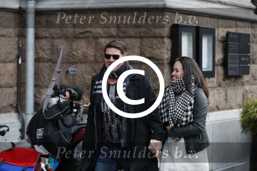 Amsterdam 27 januari 2018 
Martijn Krabbe en zijn vriendin Noi Pakon verlaten het conservatorium Hotel op Martijn zijn vespa scooter