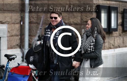 Amsterdam 27 januari 2018 
Martijn Krabbe en zijn vriendin Noi Pakon verlaten het conservatorium Hotel op Martijn zijn vespa scooter