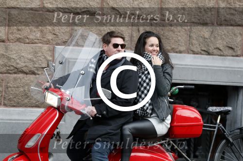Amsterdam 27 januari 2018 
Martijn Krabbe en zijn vriendin Noi Pakon verlaten het conservatorium Hotel op Martijn zijn vespa scooter