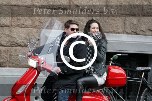 Amsterdam 27 januari 2018 
Martijn Krabbe en zijn vriendin Noi Pakon verlaten het conservatorium Hotel op Martijn zijn vespa scooter
