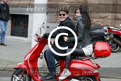 Amsterdam 27 januari 2018 
Martijn Krabbe en zijn vriendin Noi Pakon verlaten het conservatorium Hotel op Martijn zijn vespa scooter