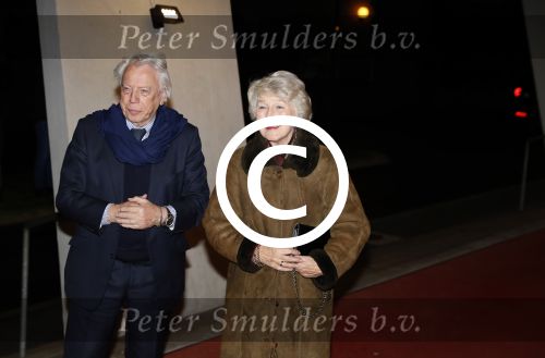 Apeldoorn 19 januari 2018
Prinses Margriet Pieter v Vollenhoven vieren de 75e verjaardag van Margriet in de schouwburg van Apeldoorn. Cees Dam met mevr v Loon de la Bouchere