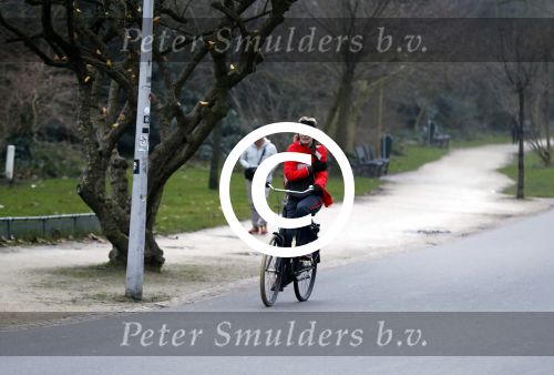 Amsterdam 11 januari 2018 
Mieke v d Weij na het sporten op de fiets in het vondelpark.