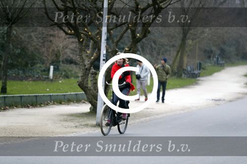 Amsterdam 11 januari 2018 
Mieke v d Weij na het sporten op de fiets in het vondelpark.
