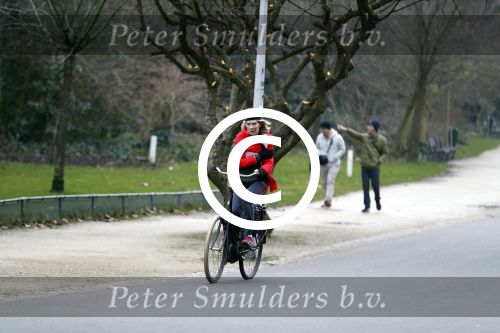 Amsterdam 11 januari 2018 
Mieke v d Weij na het sporten op de fiets in het vondelpark.