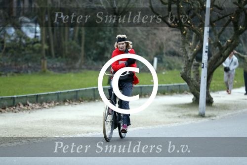 Amsterdam 11 januari 2018 
Mieke v d Weij na het sporten op de fiets in het vondelpark.