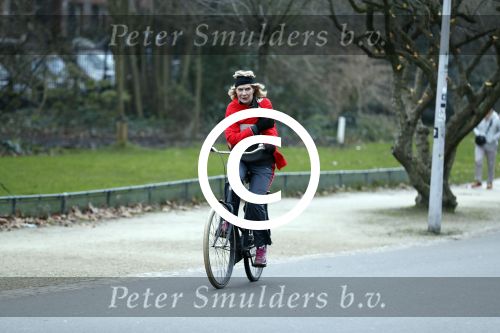Amsterdam 11 januari 2018 
Mieke v d Weij na het sporten op de fiets in het vondelpark.