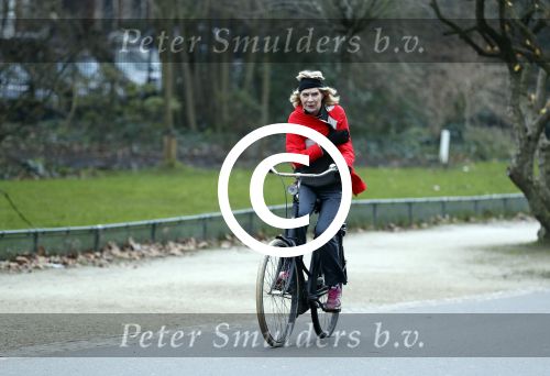 Amsterdam 11 januari 2018 
Mieke v d Weij na het sporten op de fiets in het vondelpark.