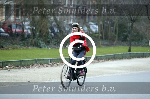 Amsterdam 11 januari 2018 
Mieke v d Weij na het sporten op de fiets in het vondelpark.