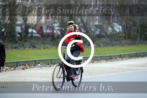 Amsterdam 11 januari 2018 
Mieke v d Weij na het sporten op de fiets in het vondelpark.