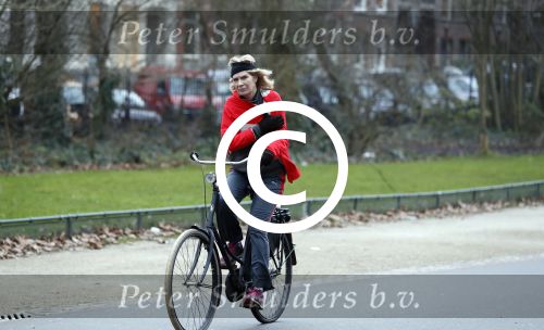 Amsterdam 11 januari 2018 
Mieke v d Weij na het sporten op de fiets in het vondelpark.
