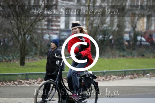 Amsterdam 11 januari 2018 
Mieke v d Weij na het sporten op de fiets in het vondelpark.