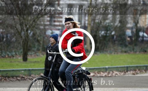 Amsterdam 11 januari 2018 
Mieke v d Weij na het sporten op de fiets in het vondelpark.