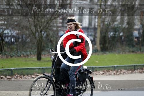 Amsterdam 11 januari 2018 
Mieke v d Weij na het sporten op de fiets in het vondelpark.