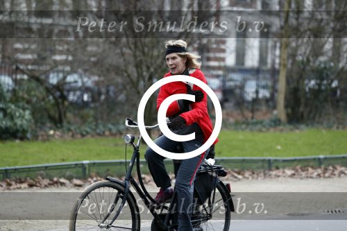 Amsterdam 11 januari 2018 
Mieke v d Weij na het sporten op de fiets in het vondelpark.