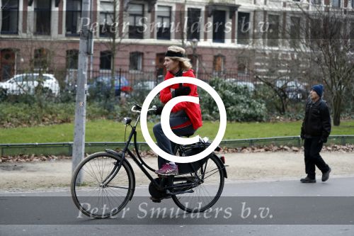 Amsterdam 11 januari 2018 
Mieke v d Weij na het sporten op de fiets in het vondelpark.