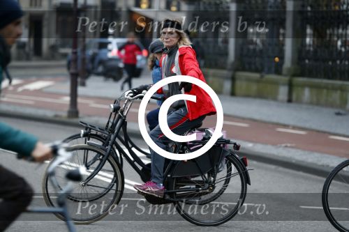 Amsterdam 11 januari 2018 
Mieke v d Weij na het sporten op de fiets in het vondelpark.