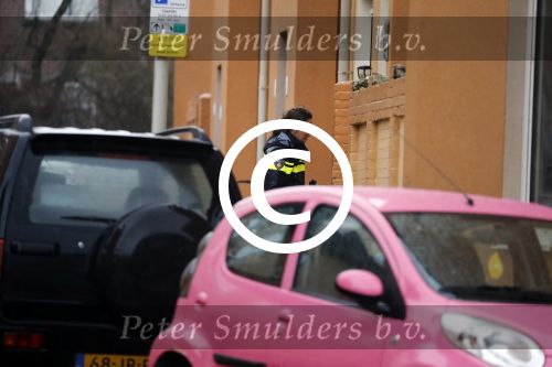 Den Haag 15 januari 2018
Een politiaagent aan de deur bij de ouders van Barbie ( Samantha de Jong) en bij haar huis