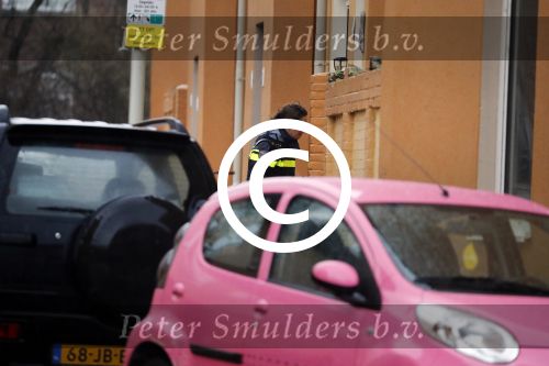 Den Haag 15 januari 2018
Een politiaagent aan de deur bij de ouders van Barbie ( Samantha de Jong) en bij haar huis