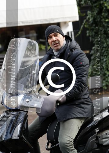 Amsterdam 22 januari 2018 
Ruud Gullit op zijn scooter in Amsterdam zuid