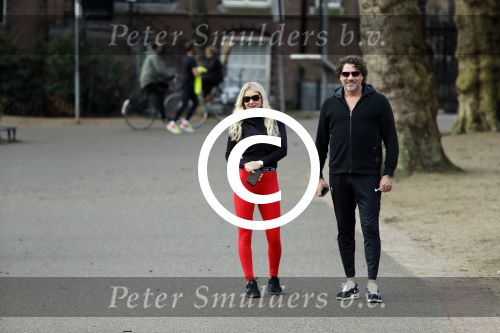 Amsterdam 6 januari 2018
Sonja bakker met haar nieuwe vriend Barry van Suijdam in het vondelpark.