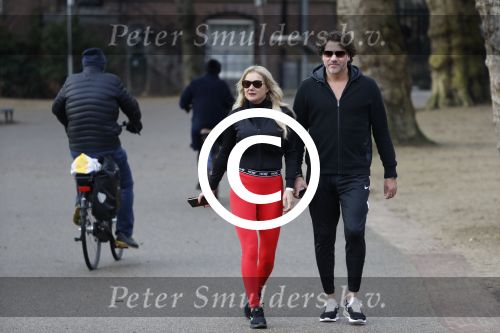 Amsterdam 6 januari 2018
Sonja bakker met haar nieuwe vriend Barry van Suijdam in het vondelpark.