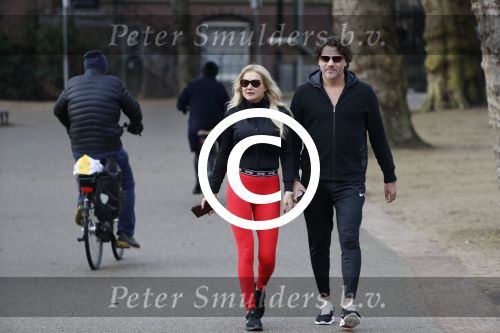 Amsterdam 6 januari 2018
Sonja bakker met haar nieuwe vriend Barry van Suijdam in het vondelpark.