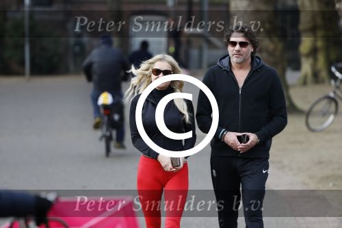 Amsterdam 6 januari 2018
Sonja bakker met haar nieuwe vriend Barry van Suijdam in het vondelpark.