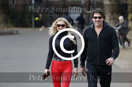 Amsterdam 6 januari 2018
Sonja bakker met haar nieuwe vriend Barry van Suijdam in het vondelpark.