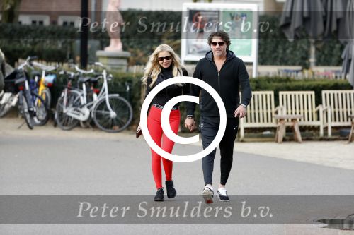 Amsterdam 6 januari 2018
Sonja bakker met haar nieuwe vriend Barry van Suijdam in het vondelpark.