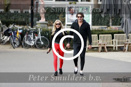 Amsterdam 6 januari 2018
Sonja bakker met haar nieuwe vriend Barry van Suijdam in het vondelpark.