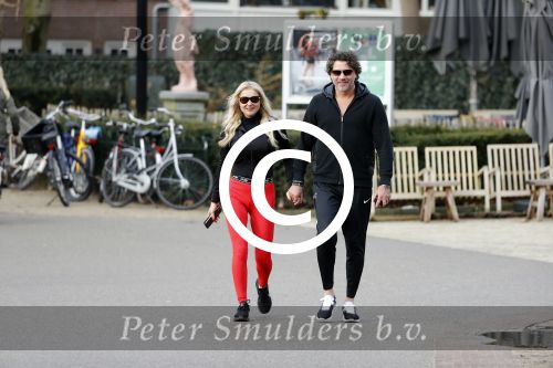 Amsterdam 6 januari 2018
Sonja bakker met haar nieuwe vriend Barry van Suijdam in het vondelpark.