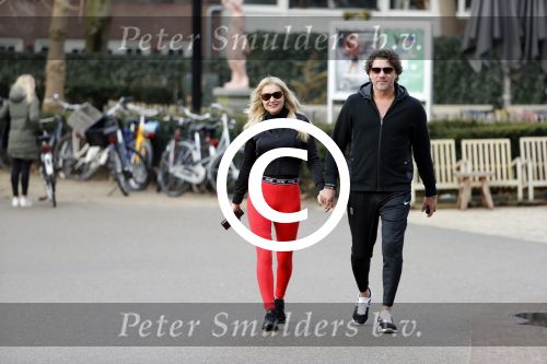 Amsterdam 6 januari 2018
Sonja bakker met haar nieuwe vriend Barry van Suijdam in het vondelpark.