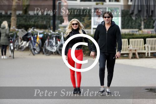 Amsterdam 6 januari 2018
Sonja bakker met haar nieuwe vriend Barry van Suijdam in het vondelpark.
