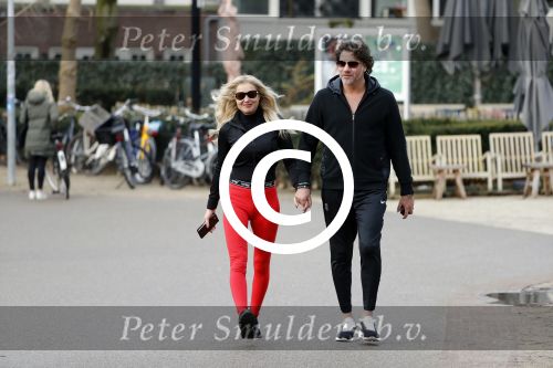 Amsterdam 6 januari 2018
Sonja bakker met haar nieuwe vriend Barry van Suijdam in het vondelpark.