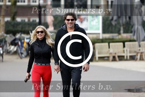 Amsterdam 6 januari 2018
Sonja bakker met haar nieuwe vriend Barry van Suijdam in het vondelpark.