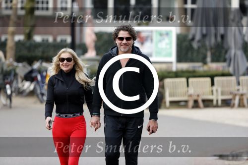 Amsterdam 6 januari 2018
Sonja bakker met haar nieuwe vriend Barry van Suijdam in het vondelpark.
