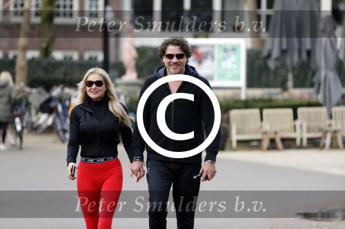 Amsterdam 6 januari 2018
Sonja bakker met haar nieuwe vriend Barry van Suijdam in het vondelpark.