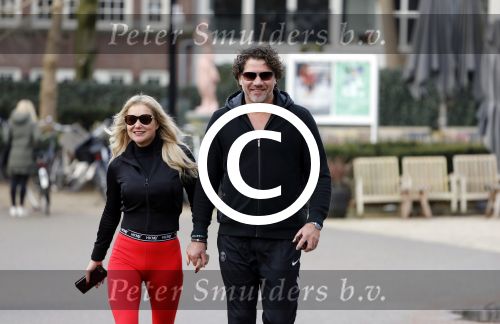 Amsterdam 6 januari 2018
Sonja bakker met haar nieuwe vriend Barry van Suijdam in het vondelpark.