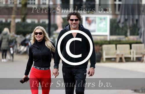 Amsterdam 6 januari 2018
Sonja bakker met haar nieuwe vriend Barry van Suijdam in het vondelpark.