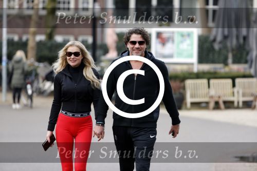 Amsterdam 6 januari 2018
Sonja bakker met haar nieuwe vriend Barry van Suijdam in het vondelpark.