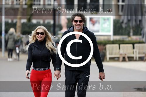 Amsterdam 6 januari 2018
Sonja bakker met haar nieuwe vriend Barry van Suijdam in het vondelpark.